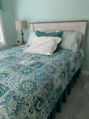 Upstairs 3 Br, 2 Bath Home, 150 Yds from Beach with Beautiful Clear Water. Hotels in 