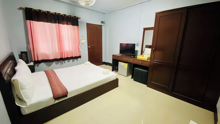 อพาร์ทเมนต์พื้นฐาน 1 เตียงควีนไซส์