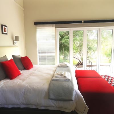 Boutique Red Ivory Sleeps 2
