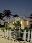 Conch Club Cottage Отели в г. 