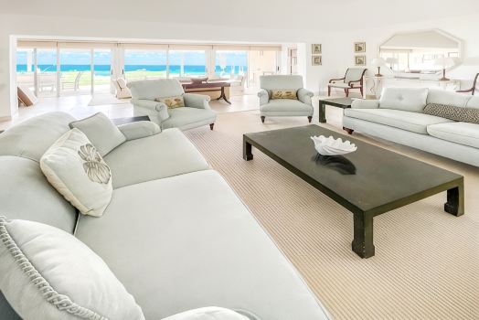 Coral Sea Oasis with private beach and infinity Pool