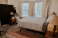 The Rusty Lantern! Enjoy peace and quiet in this cozy mountain cabin! Free WiFi