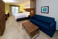 Holiday Inn Express & Suites PLAYA DEL CARMEN by IHG