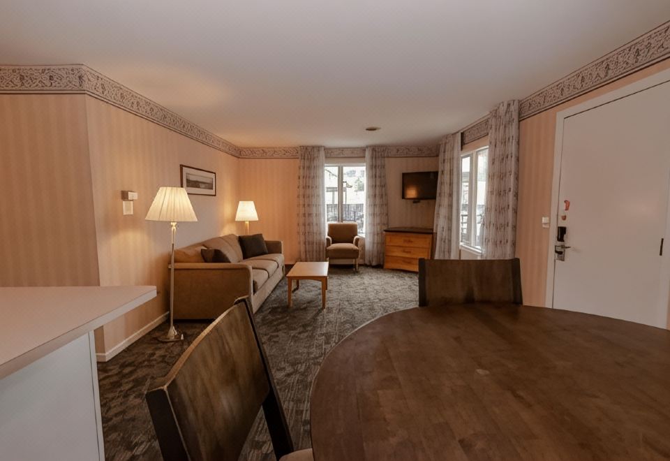 湖畔套房 - 带1张特大床和梳化床以及设备齐全的厨房