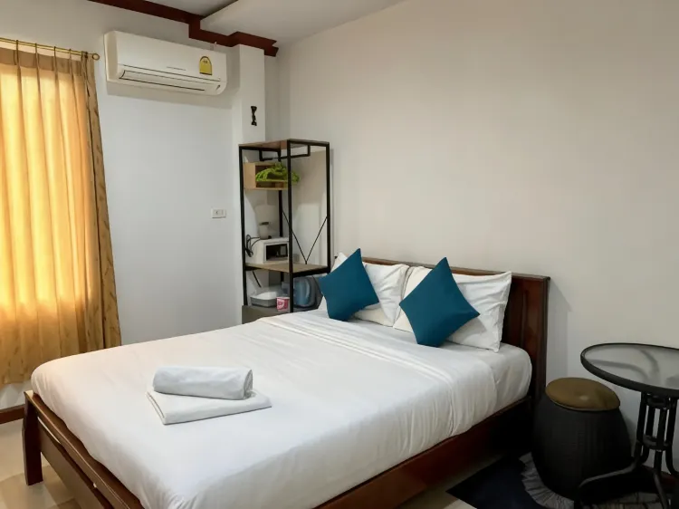 Budget Double Room with Air Con (No Hot Water)