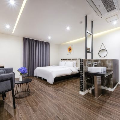 Deluxe Mountain View (Bathtub) Hotel Quartz Promo Code