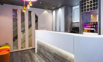 London Court Hotel - Housity