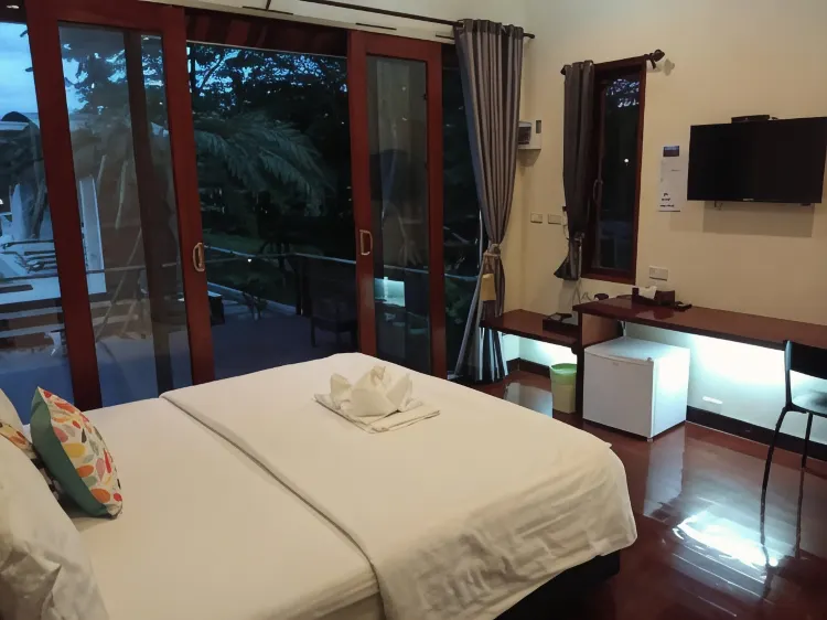 ห้องดีลักซ์ เตียงใหญ่ 1 เตียง