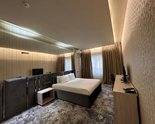 Barhat Resort โรงแรมในทาราซ