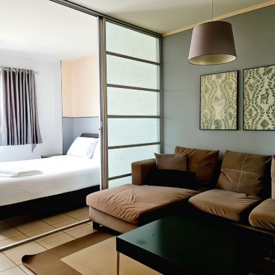 Icon Siam View Studio Apartment: Queen Bed + Sofa Bed + Working Desk + Non-Smoking