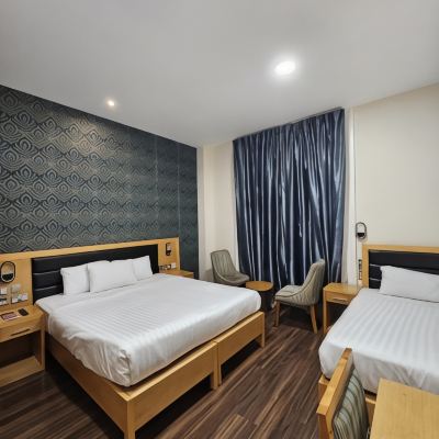 Economy Triple Room Cromwell International Hotel Promo Code