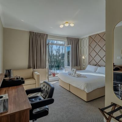 Executive Room with River View The Thames Hotel Promo Code