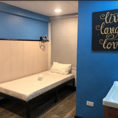 Maine City Residences Leveriza Hotels near Roxas Boulevard