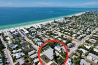 Newly renovated  Cozy Beach Cottage A1/2 of a duplex, 3min walk to beach