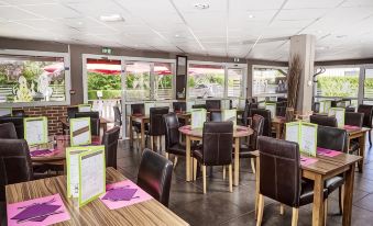 Logis Hotel Restaurant Bagatelle - 51530 Dizy - Housity