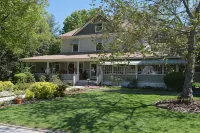 Red Rocker Inn