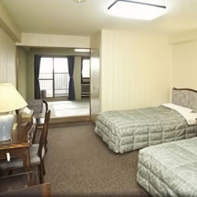 Bedroom + Japanese-Style Room [Japanese-Western Room] [Smoking] ホテルグリーンヒル大多喜 クーポン