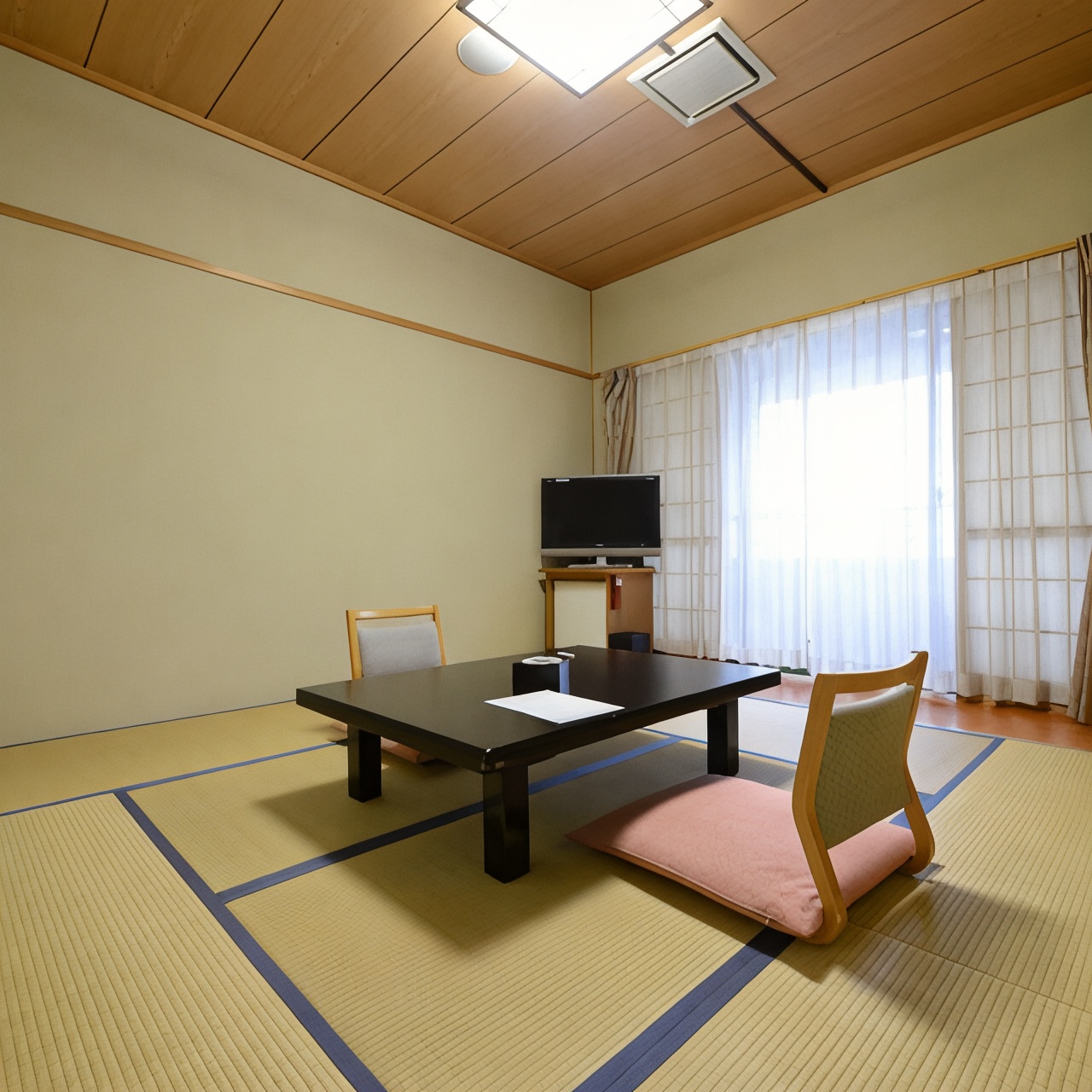 日式8榻榻米浴室可吸烟房