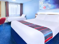 Travelodge Melksham 멜크샴 호텔