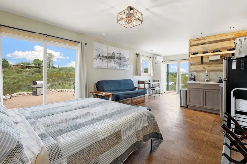 Comfy West Cabin nestled in Tombstone's Historic District! Pet Friendly!