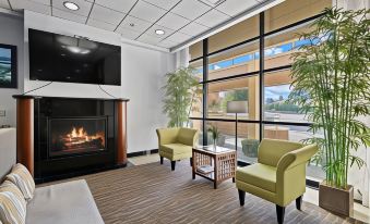 Comfort Inn & Suites Downtown Tacoma