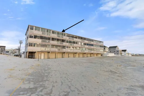 • Oceanside condo ON Hampton Beach •