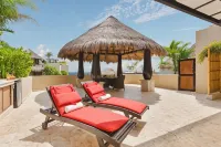 El Taj Oceanfront & Beachside Condo Hotel