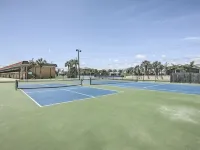 Pelican Inlet - Cozy Beach Condo!1 block from the beach! Sleeps 6. Pool/Tennis Hotels in Crescent Beach