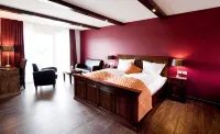 Riverside Hotel