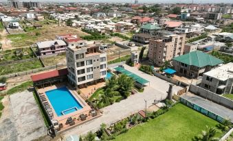 PLUS 33 HOTEL - Housity