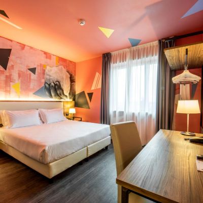 Accessible-1 Queen, Mobility Accessible, Roll In Shower, Comfort Room, Non-Smoking Muraless Art Hotel Promo Code
