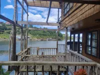 Hostal Palafito Waiwen Hotels in Castro