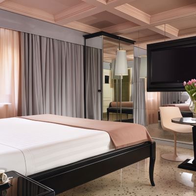 Deluxe Room Leon＇s Place Hotel in Rome Promo Code