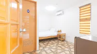 RedDoorz @ Alquiza Residences Parañaque