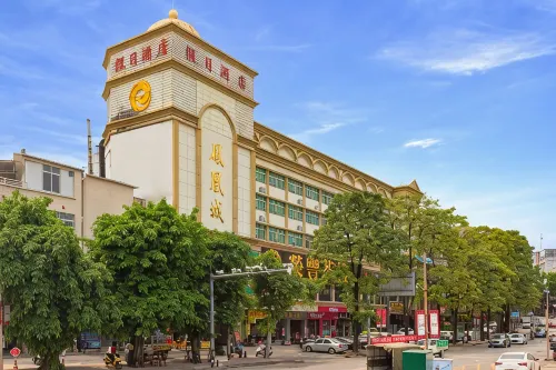 Holiday Hotel