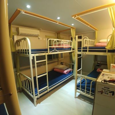Room (6 Persons)