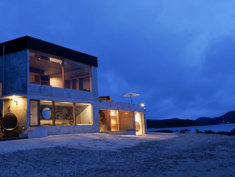 伝泊 The Beachfront MIJORA宿泊棟