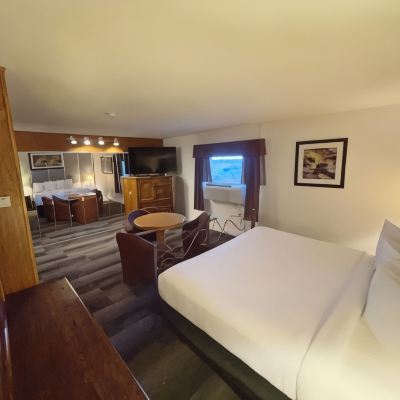 Deluxe Queen Room-Non-Smoking Norsemen Inn Promo Code