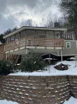 Cozy cabin with 1 bedroom, fireplace, AC, WiFi in Convenient Foscoe
