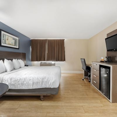 King Room - Non-Smoking Quality Inn Niagara Falls Promo Code