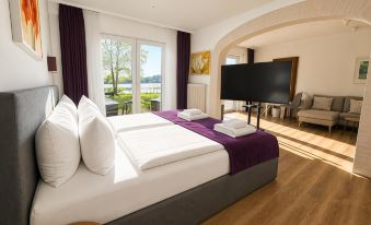 The Royal Hotel - Housity