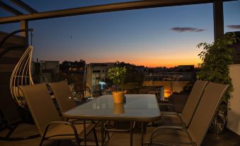 Raise Acropolis View Suites