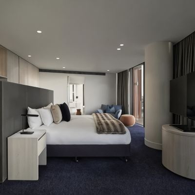 Peninsula Suite