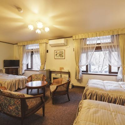 ゲストルーム(ベッド4台)(浴室) 牧場通りの小さな旅籠オーベルジュ＆レストランル・マリアージュ クーポン