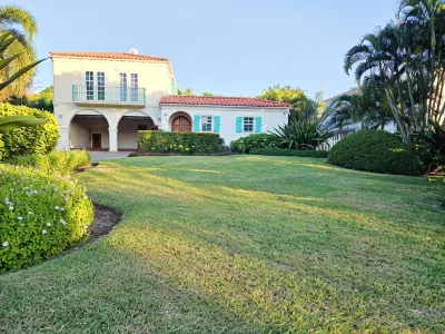 4-bedroom villa in enchanting Lance aux Epines with AC, WiFi Hotel a 
