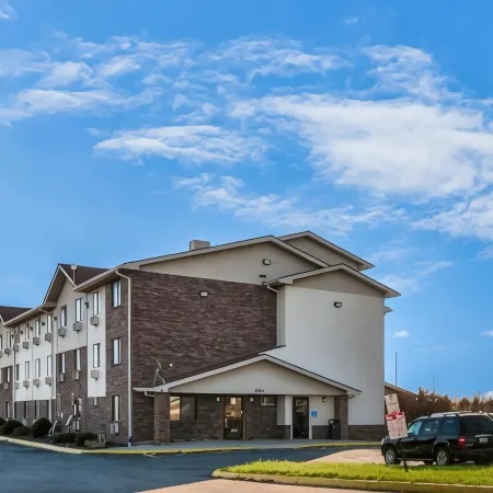 American Inn & Suites Romulus DTW