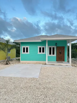 Anchor Villa: 5 min walk or rent a bike to go to turtle beach. Hotels in 