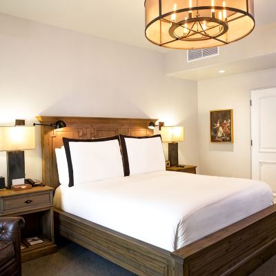Deluxe King Room with Courtyard View North Block Hotel Promo Code