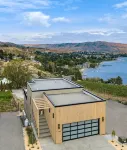 Lake Chelan Luxury Villa w/ Views•Private Beach•Marina•Pool•Spa•Sauna-Sleeps 24 Hotele w: 
