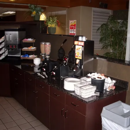 C'Mon Inn & Suites Fargo